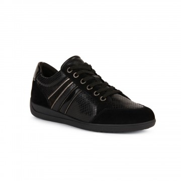 Baskets basses noir dessus cuir