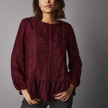 Blouse décolleté festonné dos, manches dentelle