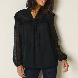 Blouse plumetis, macramé et volants