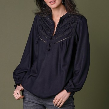 Blouse col officier plastron macramé